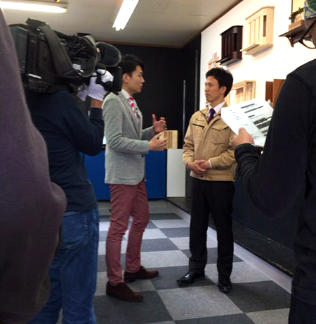 NHKの「あさイチ」の取材を受ける杉本氏